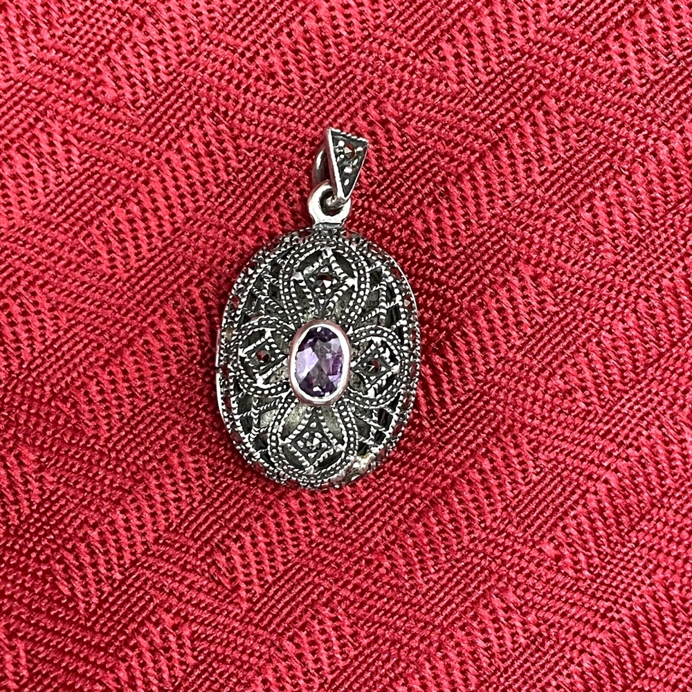 VINTAGE FAS STERLING SILVER LOCKET/PENDANT WITH AMETHYST STONE